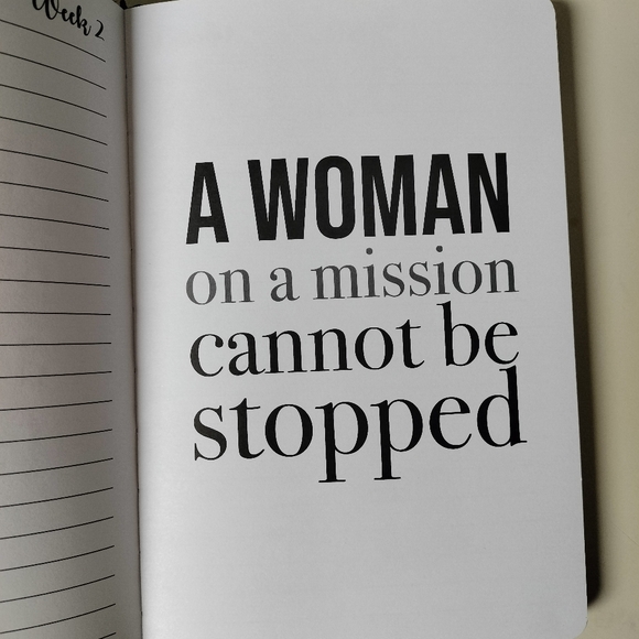 Guided Manifestation Journal for Successful Women - Picture 8 of 10